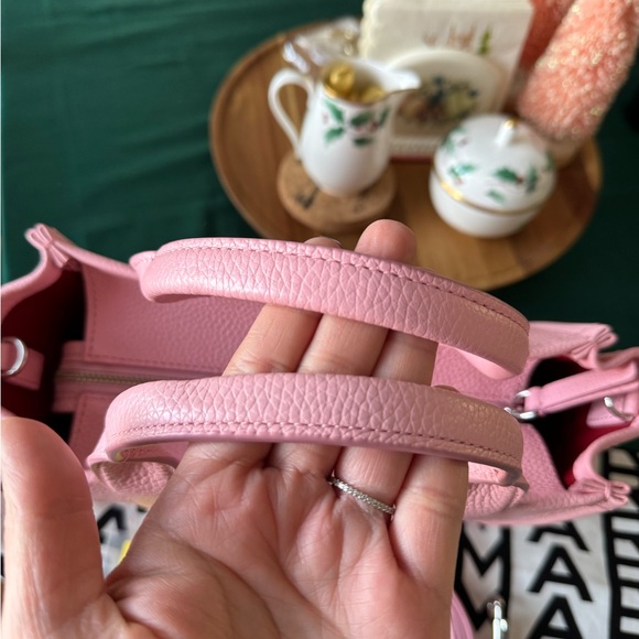 Authentic MARC JACOBS The Leather Tote Bag Crossbody, Ribbon Pink Size Small - Picture 4 of 15